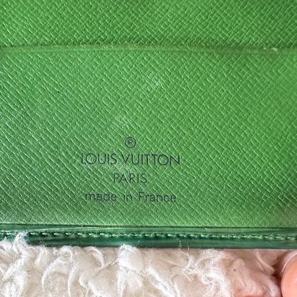Louis Vuitton Green Epi Bi Fold Wallet - Picture 5 of 9